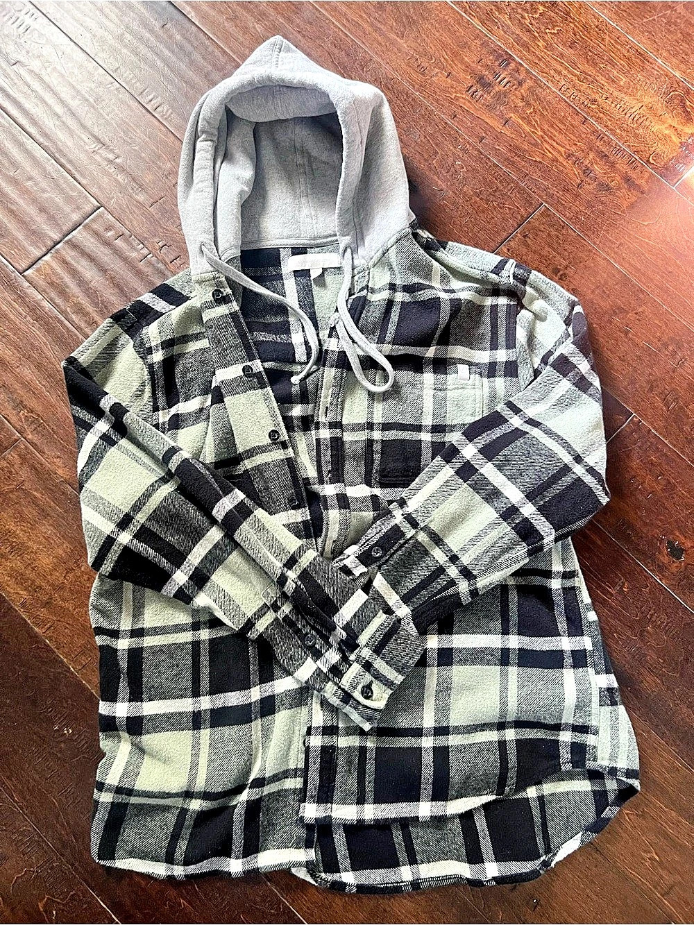 Standard Cloth Plaid Hooded Flannel Shitt in Black & Green